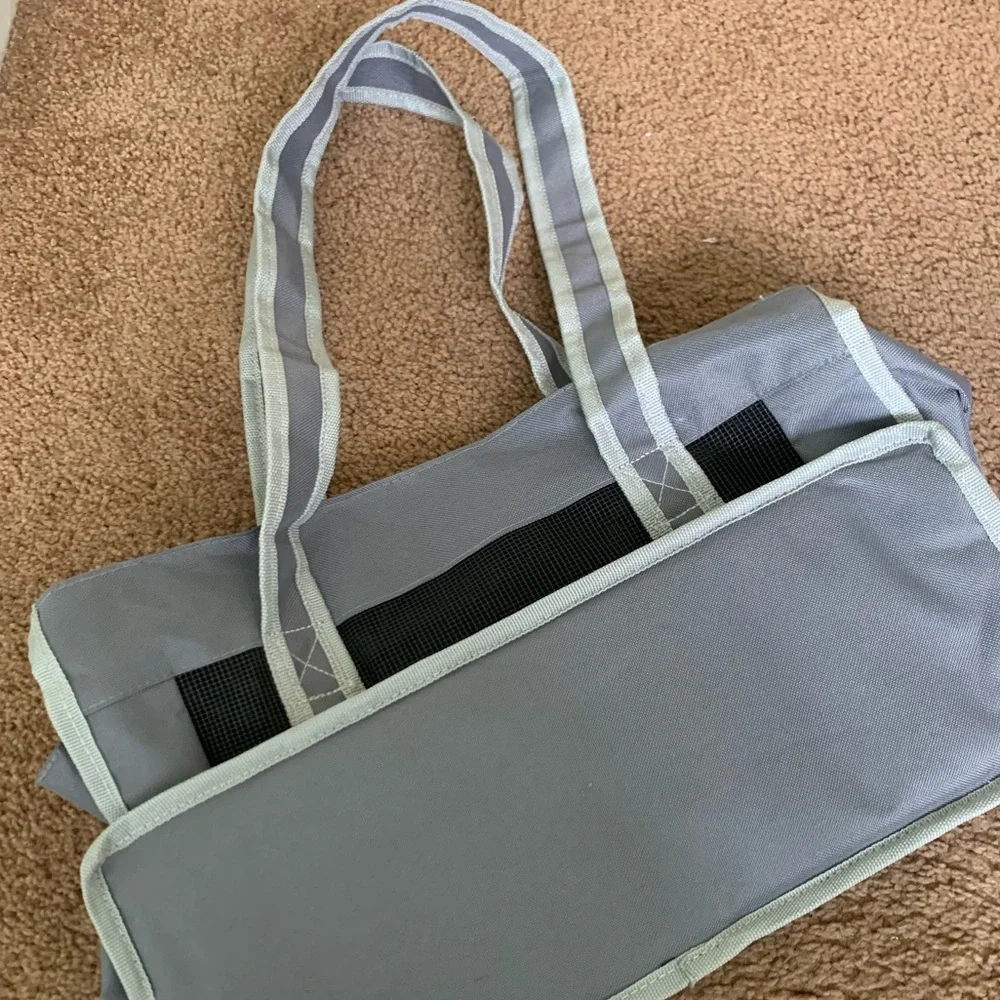 Pet carrier/travel bag